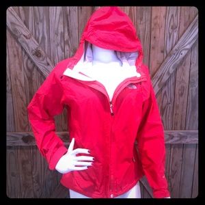 The North Face Windbreaker size: S